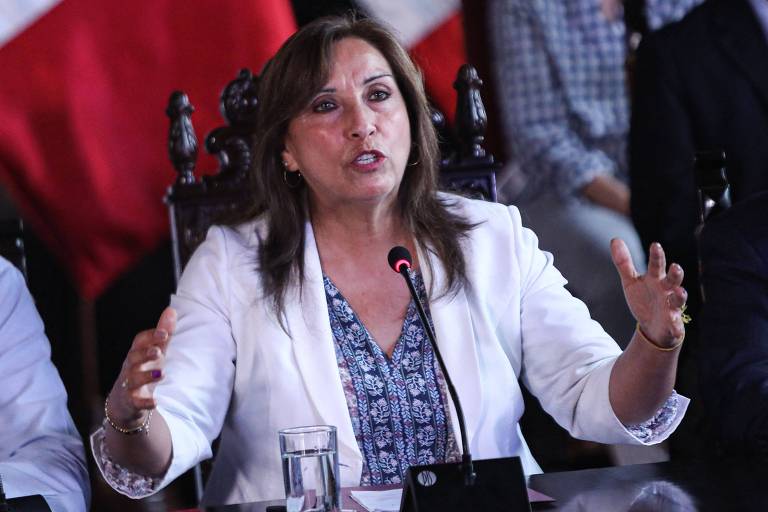 Presidente do Peru descarta renúncia e exige que Congresso aprove antecipação de eleições