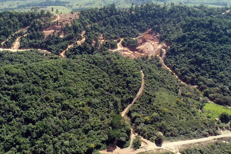 Área de mineração ilegal de manganês ilegal em Marabá, no sul do Pará