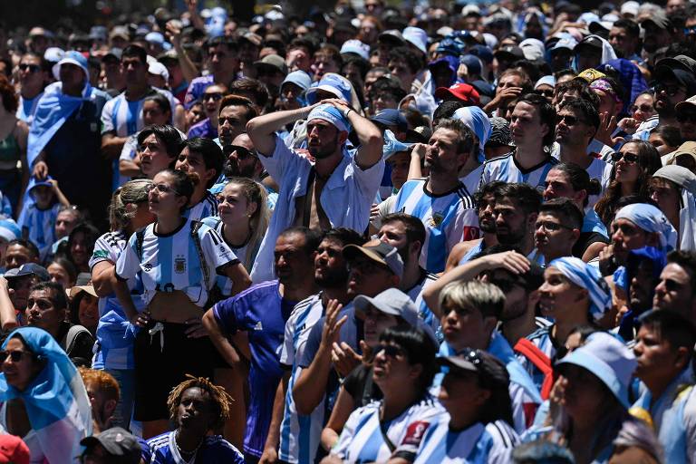 Argentinos assistem à final, neste domingo (18), em Buenos Aires
