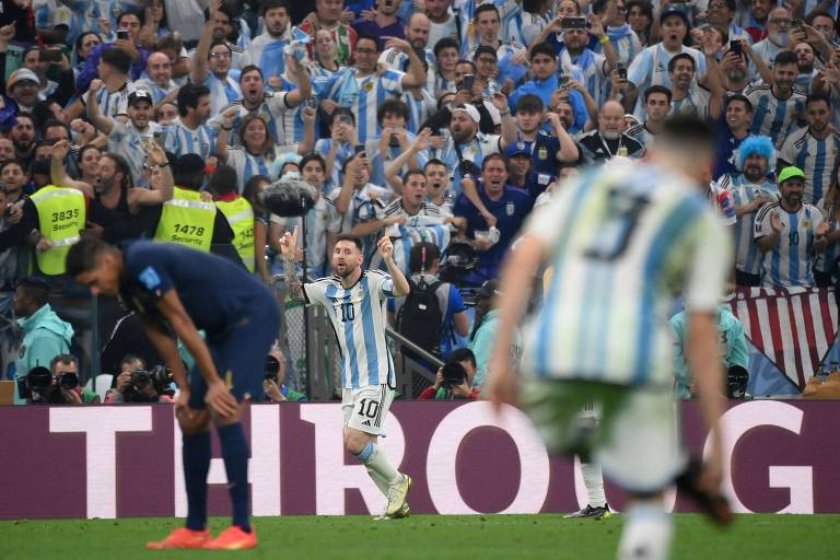 Bola de Ouro 2023: Dibu Martínez ganha o troféu Yashin, de melhor goleiro  do mundo : r/futebol