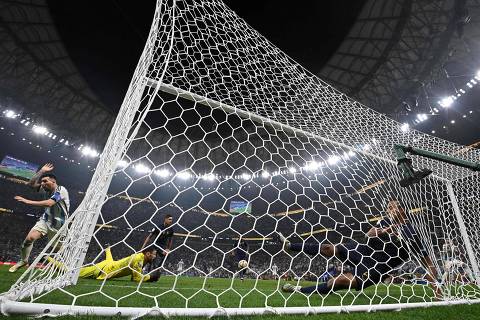 France's goalkeeper #01 Hugo Lloris (in yellow) concedes a goal by Argentina's forward #10 Lionel Messi (L) during the Qatar 2022 World Cup final football match between Argentina and France at Lusail Stadium in Lusail, north of Doha on December 18, 2022. (Photo by Anne-Christine POUJOULAT / AFP)