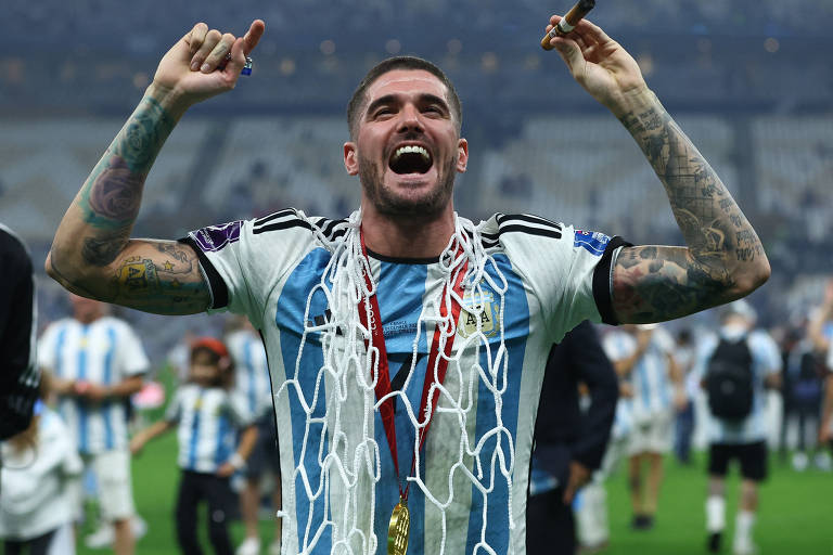 Pedaço da rede vira troféu após a conquista do título da Argentina