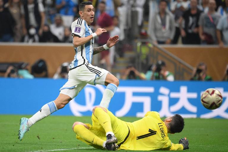 Di María marca o segundo gol da Argentina sobre a França na final da Copa do Mundo de 2022.