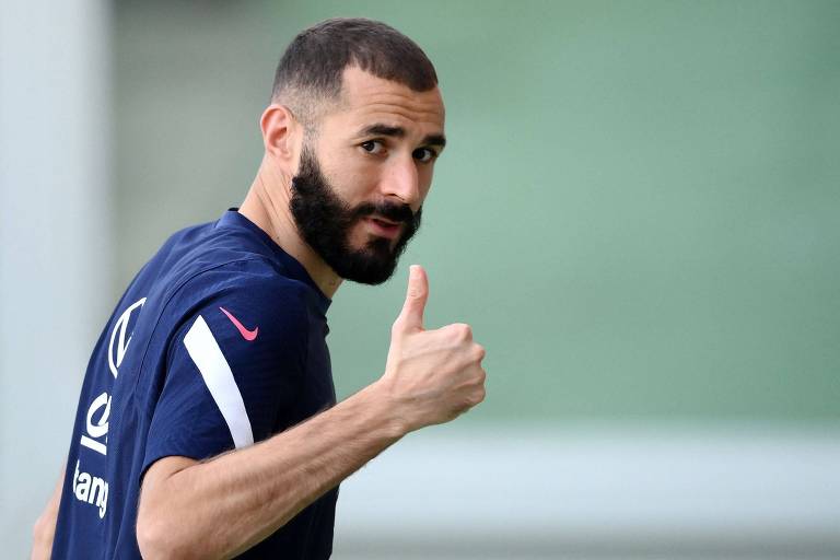 Karim Benzema anuncia aposentadoria da seleção da França