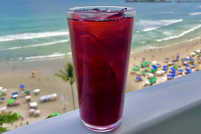 Drinque jamaicano de hibisco e gengibre é refresco do Natal tropical