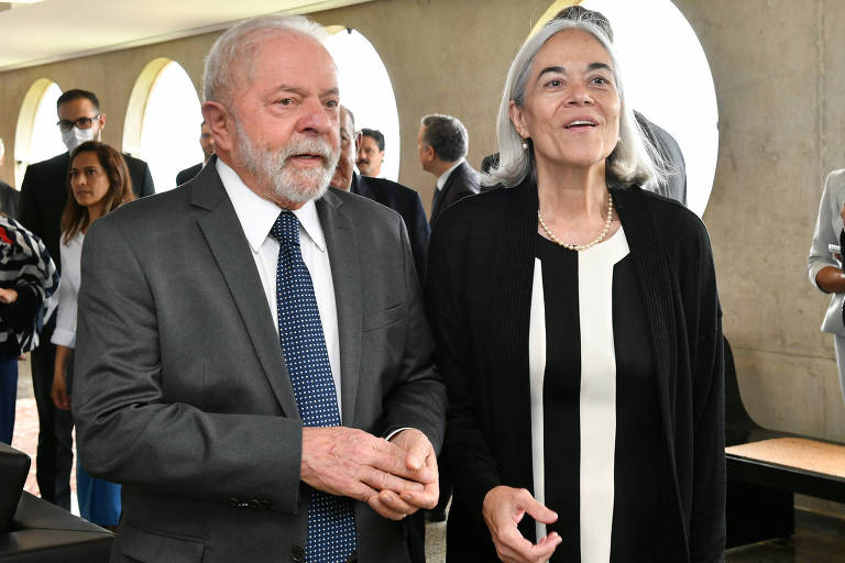 O presidente eleito Luiz Inácio Lula da Silva (PT) participa de encontro com ministros do STJ, acompanhado da presidente da corte Maria Thereza de Assis Moura