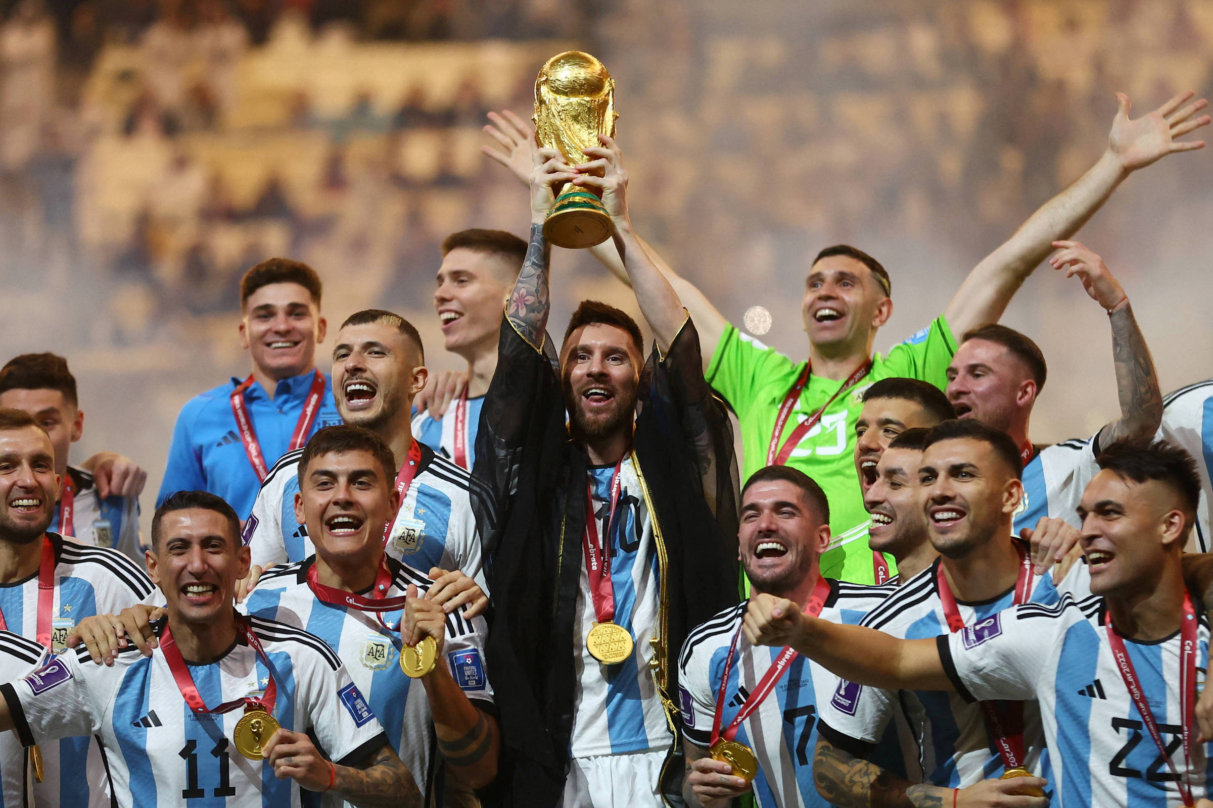 Brasil segue no topo do ranking da Fifa após Copa do Mundo; Argentina sobe  para o 2º lugar