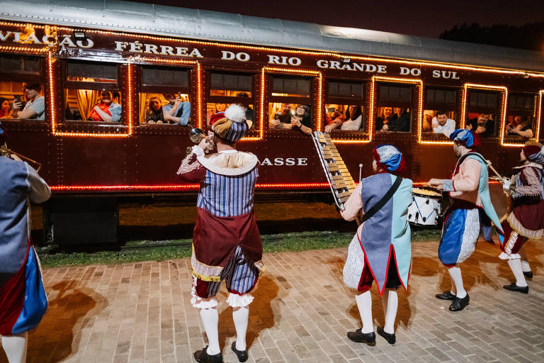 Viagens noturnas do Trem do Vinho contaram com apresentações especiais devido ao Natal