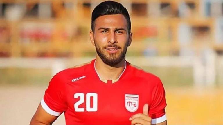 Jogador iraniano Amir Nasr-Azadani foi condenado à prisão após participar de protestos em seu país