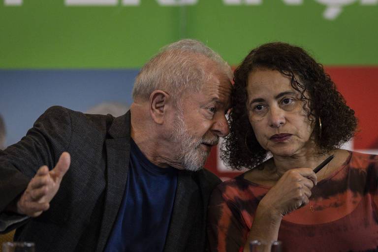 O presidente Lula e a ministra da Ciência e Tecnologia, Luciana Santos