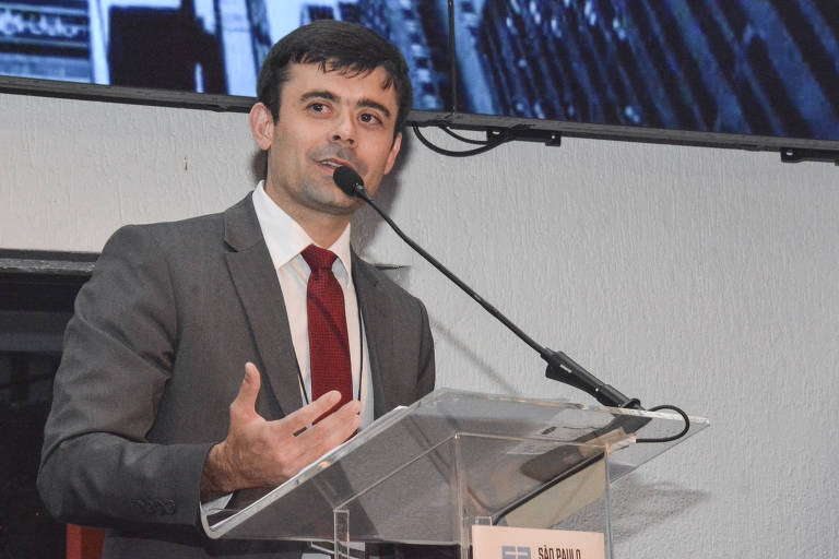 O futuro ministro da Fazenda, Fernando Haddad, anunciou nesta quinta-feira (22) mais três secretários de sua pasta. No comando do Tesouro Nacional estará Robinson Barreirinhas; na Receita Federal, Rogerio Ceron (na foto); e na Secretaria das Reformas Econômicas, Marcos Barbosa Pinto.

