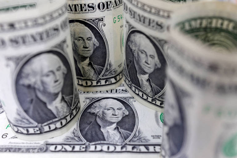 Dólar tem queda de 1% na semana com Fitch e juros nos EUA