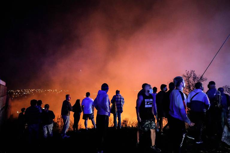 Moradores afetados pelo incêndio em Vinã del Mar


