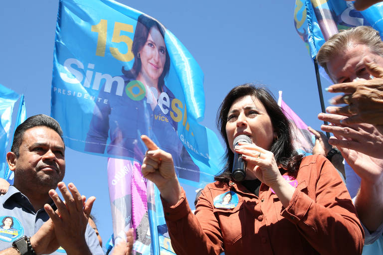 Concorrendo à Presidência no primeiro turno das eleições, Simone Tebet (MDB) buscava apelar à rejeição de Luiz Inácio Lula da Silva (PT) e de Jair Bolsonaro (PL), tentando se encaixar como uma opção da "terceira via"