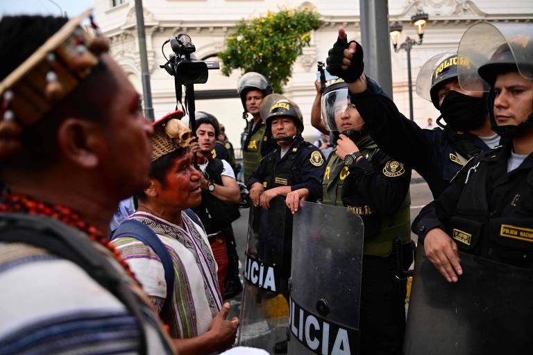 Congresso do Peru usa crise para tentar aprovar projeto que mina direitos indígenas