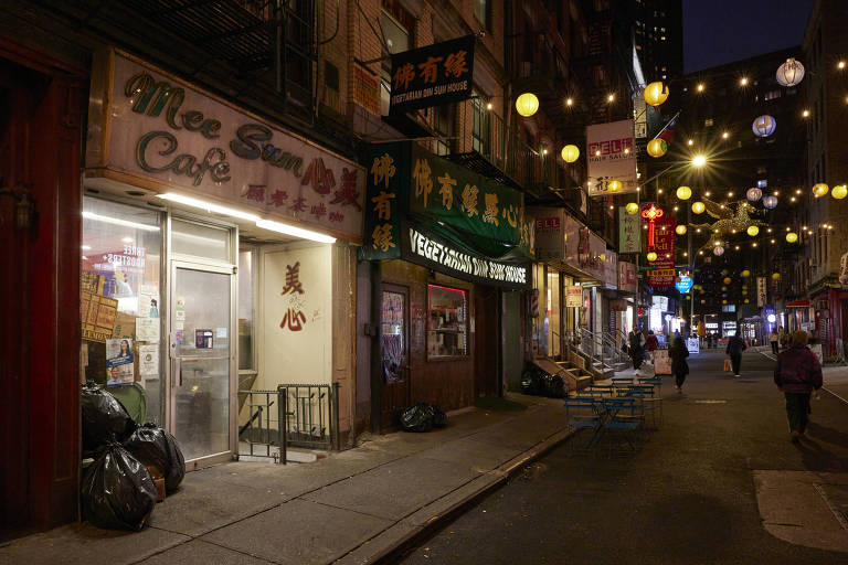Mee Sum Cafe, owned by the family of Dr. Marvin Moy, in the Chinatown neighborhood of New York, Dec. 17, 2022. Dr. Marvin Moy was facing federal prosecution and a bitter divorce, and his life had been in limbo for months. Some immediately wondered if what looked like a boat crash was actually something else. (Rick Wenner/The New York Times)