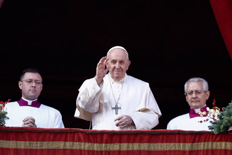 Papa Francisco diz que mundo tem 'fome de paz' em oração tradicional de Natal