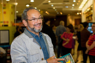 Ernesto Paglia no lançamento do livro 
