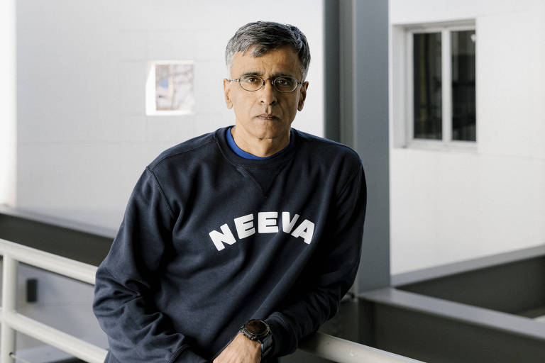 Sridhar Ramaswamy, who previously oversaw advertising for Google and now runs his own search engine, Neeva, at the companyÕs office in Mountain View, Calif. on Dec. 12, 2022. Ramaswamy sees a rare opportunity to compete with Google by leveraging artificial intelligence. 