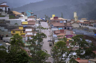 Vista de Bento Rodrigues, área atingida pelo rompimento de barragem de rejeitos da mineradora SAMARCO