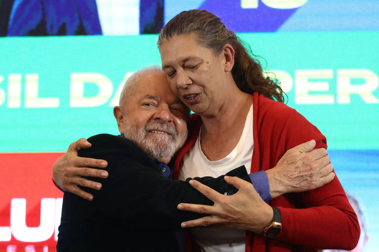 Ana Moser abraça Luiz Inácio Lula da Silva (PT) em evento em setembro, em São Paulo