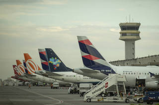 Movimentação de aeronaves no aeroporto de Congonhas, em São Paulo