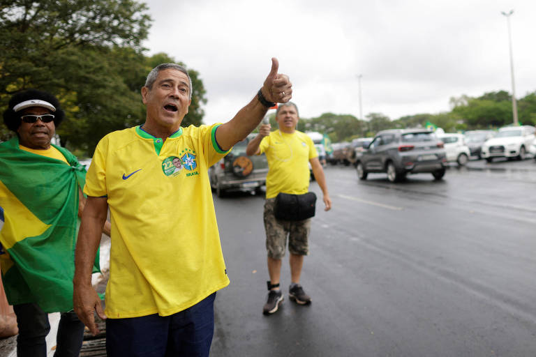 Braga Netto destoa de Bolsonaro e mergulha no dia a dia do PL