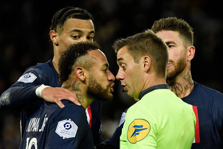 Expulso por simulação, Neymar se livra de jogo no 1º dia do ano