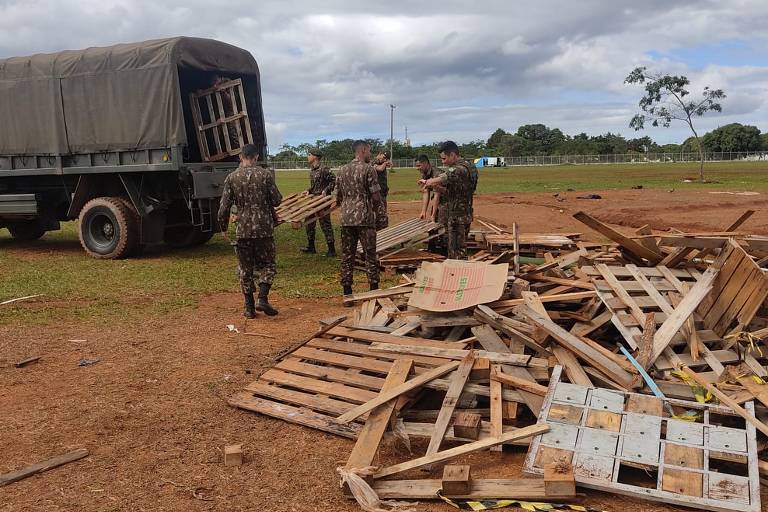O objetivo era tentar, com isso, incentivar a desmobilização de manifestantes que estão no local desde o fim das eleições