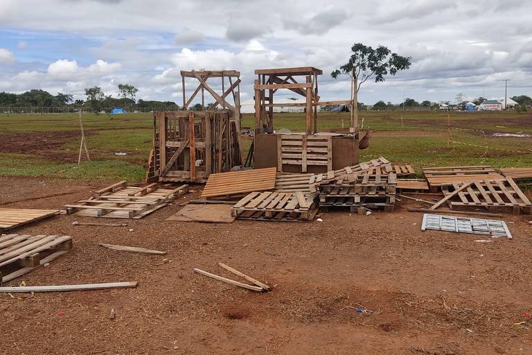 Exército desmonta estruturas vazias no QG em Brasília