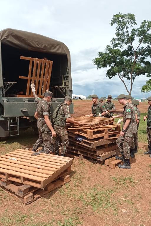 Exército desmonta estruturas vazias no QG em Brasília