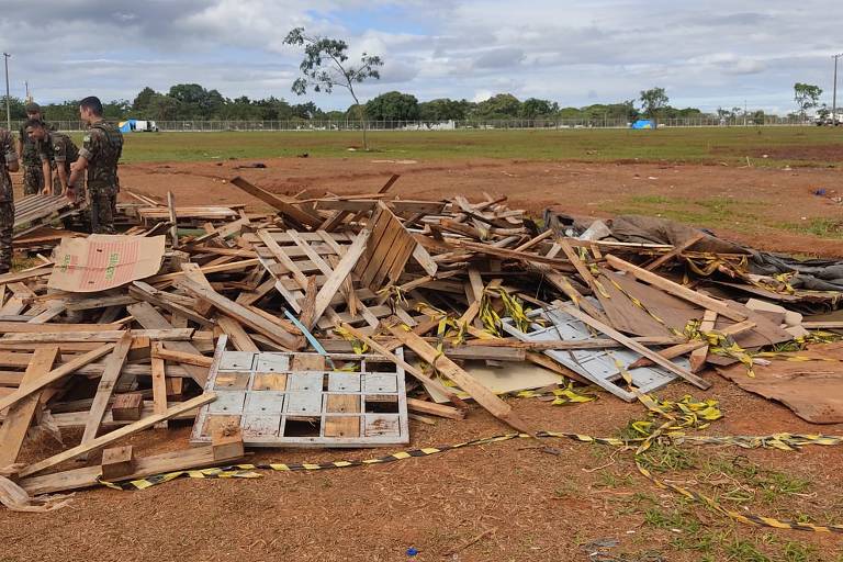 Exército desmonta estruturas vazias no QG em Brasília
