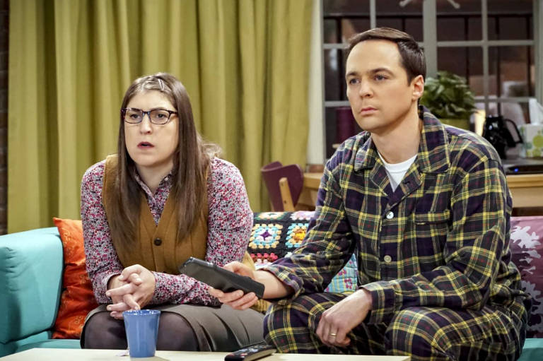 Jim Parsons e Mayim Bialik voltam como Sheldon e Amy em 'Young Sheldon'