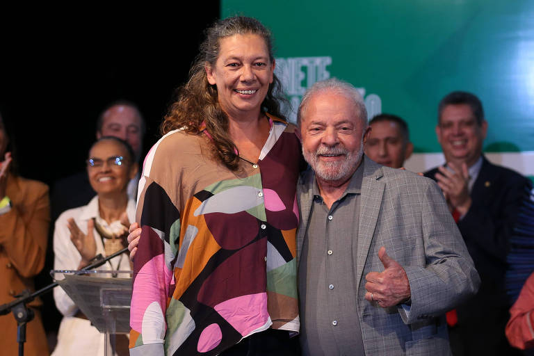 Ana Moser (esq.) e Lula no dia do anúncio oficial da ex-atleta como ministra do Esporte do governo