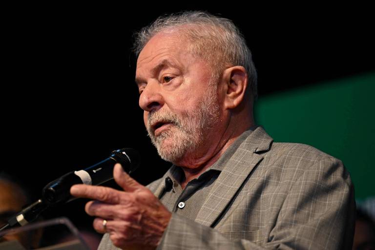 Lula contraria predições enfezadas e divide o poder com os aliados