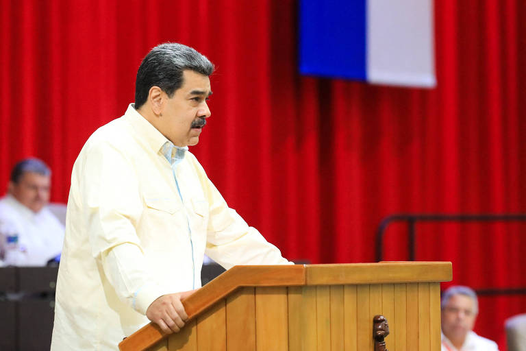 O líder da Venezuela, Nicolás Maduro, discursa durante sessão extraordinária na Assembleia Nacional de Cuba, em Havana