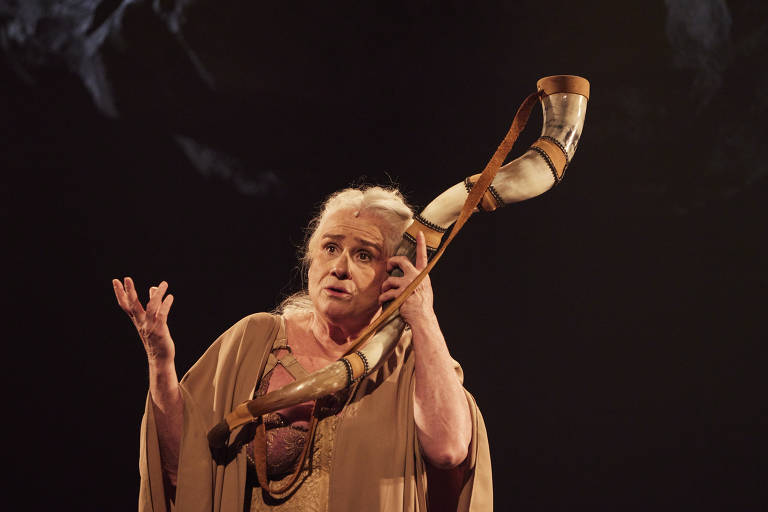 Vera Holtz reestreia peça inspirada em 'Sapiens' na capital paulista em maio