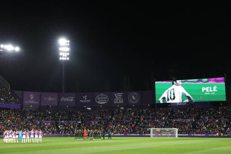 Homenagem a Pelé antes do duelo entre Real Valladolid e Real Madrid, pelo Campeonato Espanhol.