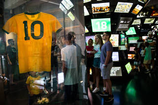 Camisa de Pelé da Copa de 1970 volta a ser exposta no museu do Futebol