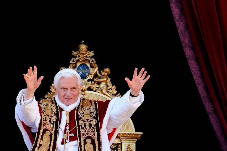 Papa Francisco presidirá funeral de Bento 16 em 5 de janeiro, diz Vaticano