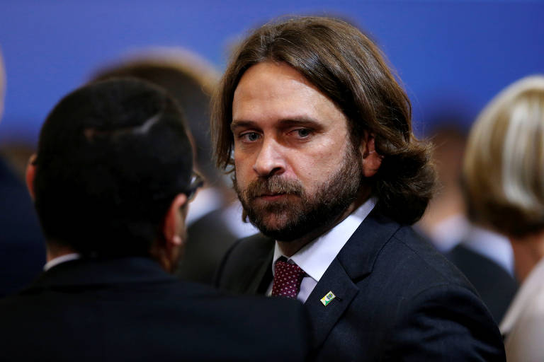 José Vicenti Santini assume pasta da Representação do Estado de São Paulo em Brasília. Formado em direito, é assessor especial da Presidência da República. Já foi Secretário Nacional de Justiça, órgão do Ministério da Justiça, e assessor especial do ex-ministro do Meio Ambiente, Ricardo Salles