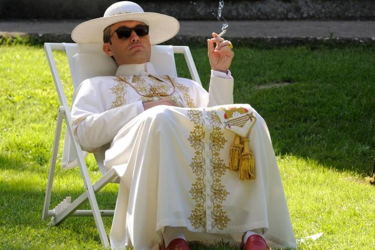 Jude Law em cena da série 'O Jovem Papa'