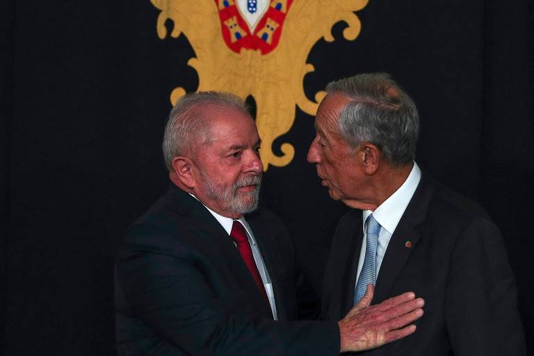 Lula cumprimenta o presidente de Portugal, Marcelo Rebelo de Sousa, no Palácio de Belém, sede da Presidência, em Lisboa