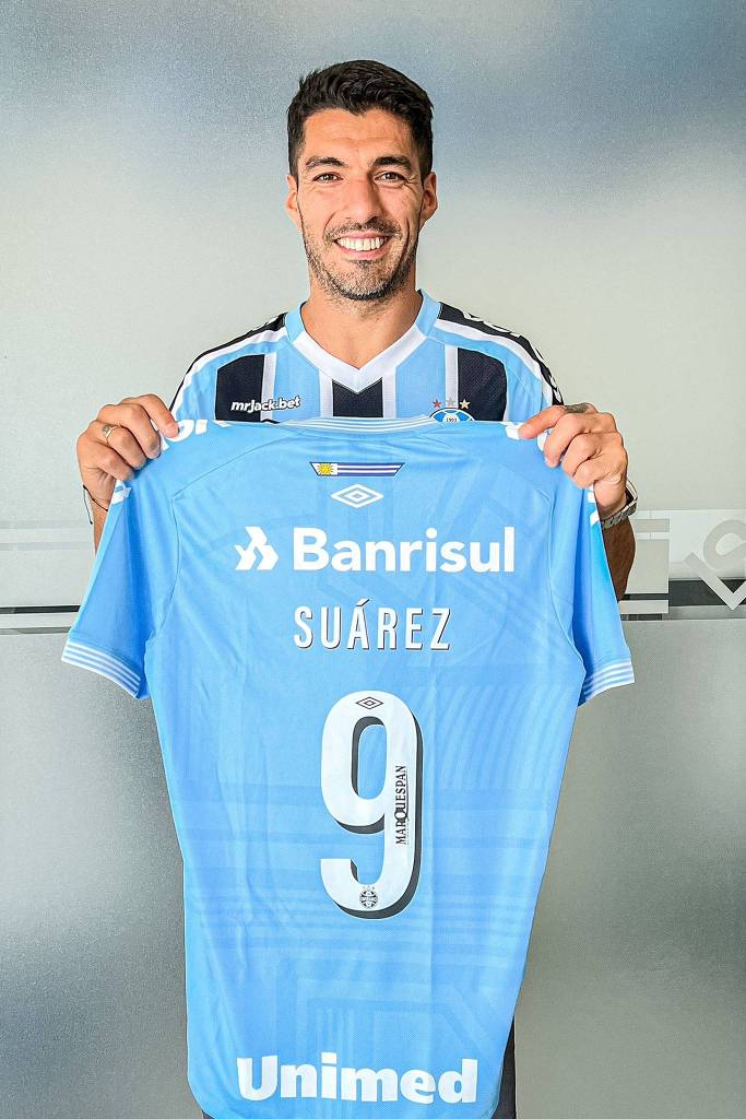 Luis Suárez é anunciado no Grêmio 31/12/2022 Esporte Folha