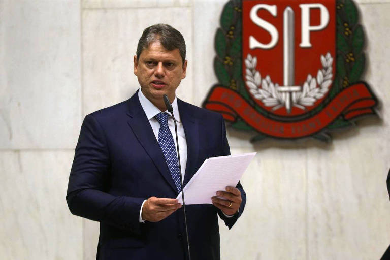 Tarcísio é empossado governador de SP, cita tucanos e agradece a Bolsonaro