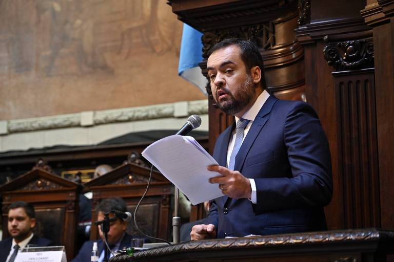 O governador do Rio de Janeiro, Cláudio Castro (PL), discursa no Palácio Tiradentes na cerimônia de posse para o mandanto de 2023-2026