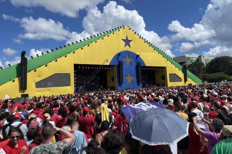 Público aplaude show gospel e vaia Arthur Lira em posse de Lula durante discursos