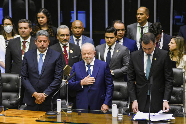 Solenidade de posse do presidente Luiz Inácio Lula da Silva (PT), realizada no Congresso Nacional, em Brasília, começou com póstuma a Pelé e ao papa emérito Bento 16