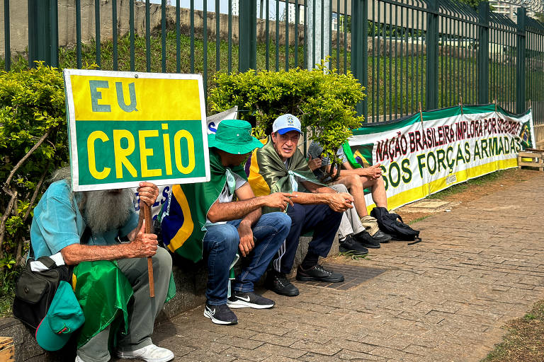 Bolsonaristas defendem golpe em protesto na capital paulista 
