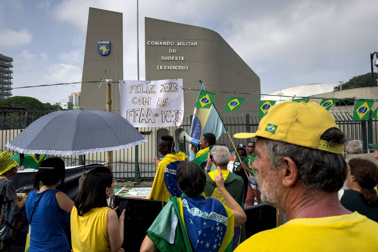 Movimentação de bolsonaristas em frente ao comando militar do Sudeste, no Ibirapuera, durante a posse do presidente Lula